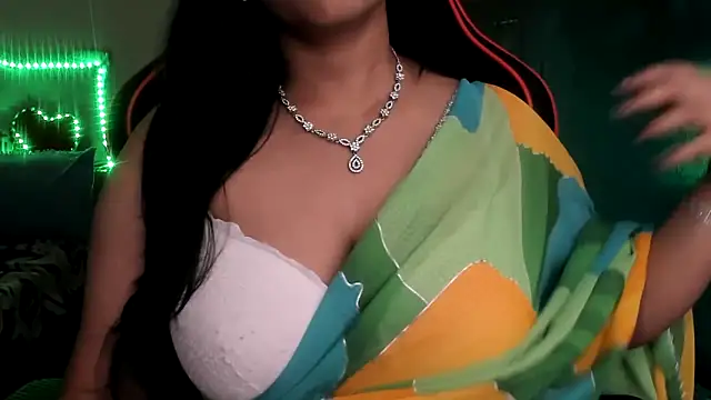 Snapshot of South_indian_tickly chatting on 09/27/25, 04:56 South indian tickly online show from 09/27/25, 04:56