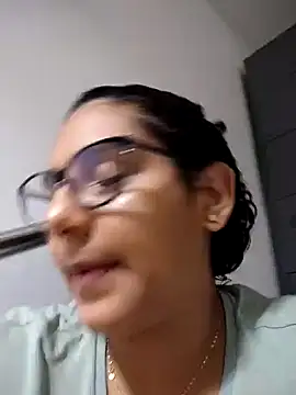 Snapshot of DanielleEvans_ chatting on 02/06/25, 10:59 DanielleEvans online show from 02/06/25, 10:59
