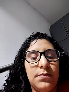 Snapshot of DanielleEvans_ chatting on 02/11/25, 11:21 DanielleEvans online show from 02/11/25, 11:21