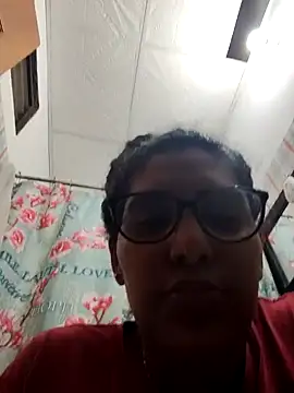 Snapshot of DanielleEvans_ chatting on 02/11/25, 10:39 DanielleEvans online show from 02/11/25, 10:39