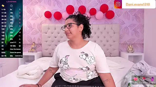 Snapshot of DanielleEvans_ chatting on 02/18/25, 10:36 DanielleEvans online show from 02/18/25, 10:36