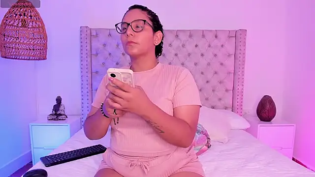 Snapshot of DanielleEvans_ chatting on 03/06/25, 11:25 DanielleEvans online show from 03/06/25, 11:25