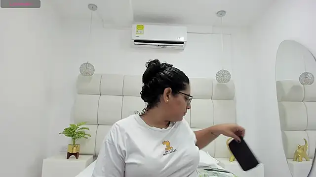 Snapshot of DanielleEvans_ chatting on 09/15/25, 11:21 DanielleEvans online show from 09/15/25, 11:21