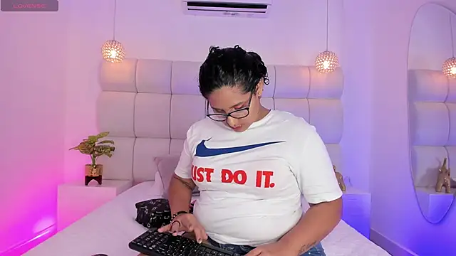 Snapshot of DanielleEvans_ chatting on 09/19/25, 11:22 DanielleEvans online show from 09/19/25, 11:22