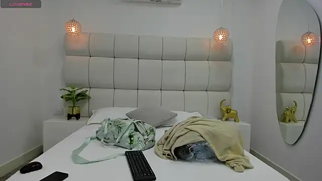 Snapshot of DanielleEvans_ chatting on 10/01/25, 11:27 DanielleEvans online show from 10/01/25, 11:27