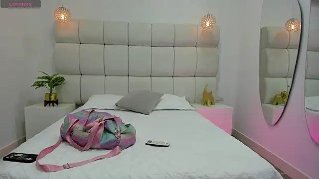 Snapshot of DanielleEvans_ chatting on 10/17/25, 11:24 DanielleEvans online show from 10/17/25, 11:24