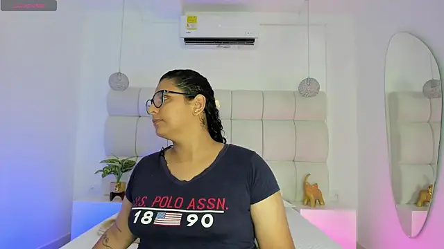 Snapshot of DanielleEvans_ chatting on 10/25/25, 11:29 DanielleEvans online show from 10/25/25, 11:29