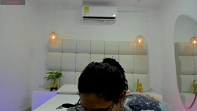 Snapshot of DanielleEvans_ chatting on 10/27/25, 11:36 DanielleEvans online show from 10/27/25, 11:36