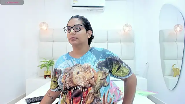 Snapshot of DanielleEvans_ chatting on 10/28/25, 11:25 DanielleEvans online show from 10/28/25, 11:25