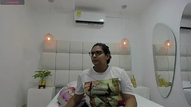 Snapshot of DanielleEvans_ chatting on 10/31/25, 11:22 DanielleEvans online show from 10/31/25, 11:22