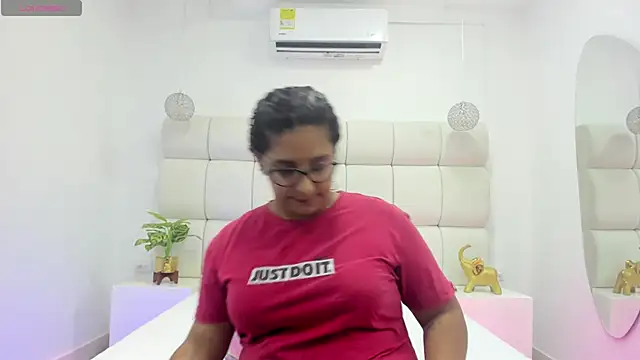 Snapshot of DanielleEvans_ chatting on 11/04/25, 11:31 DanielleEvans online show from 11/04/25, 11:31