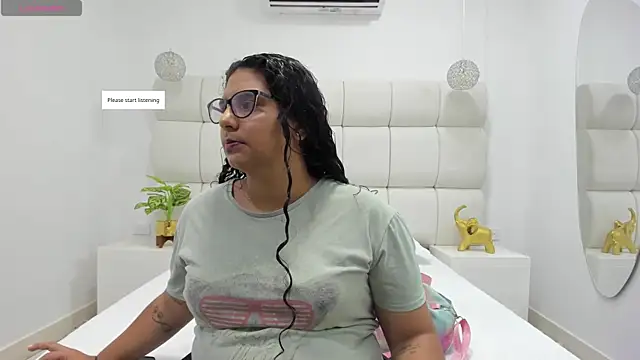 Snapshot of DanielleEvans_ chatting on 11/06/25, 11:22 DanielleEvans online show from 11/06/25, 11:22