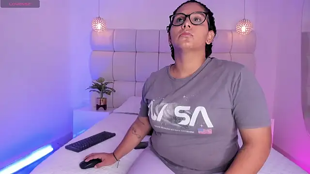 Snapshot of DanielleEvans_ chatting on 11/10/25, 11:20 DanielleEvans online show from 11/10/25, 11:20