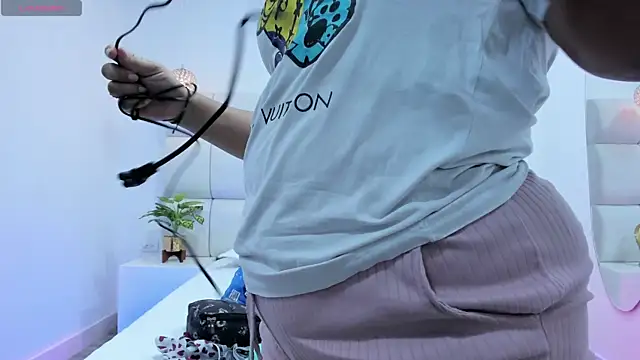 Snapshot of DanielleEvans_ chatting on 11/13/25, 11:20 DanielleEvans online show from 11/13/25, 11:20