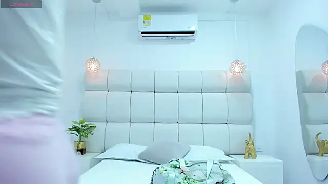 Snapshot of DanielleEvans_ chatting on 11/14/25, 11:31 DanielleEvans online show from 11/14/25, 11:31