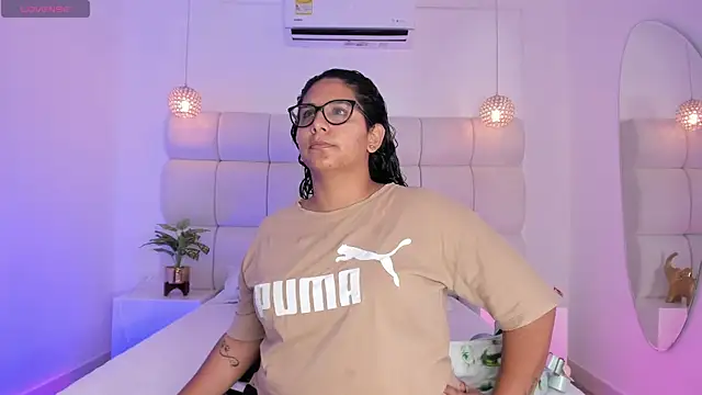 Snapshot of DanielleEvans_ chatting on 11/16/25, 11:27 DanielleEvans online show from 11/16/25, 11:27