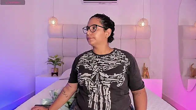 Snapshot of DanielleEvans_ chatting on 11/18/25, 11:25 DanielleEvans online show from 11/18/25, 11:25