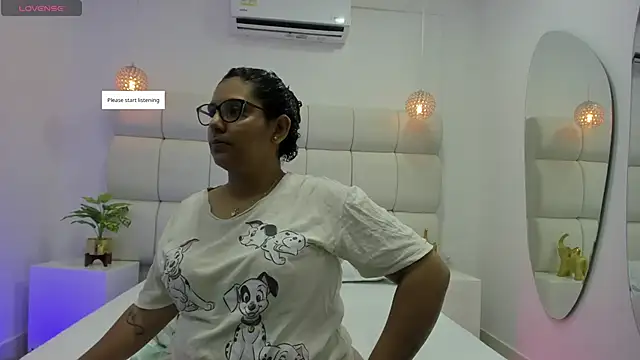 Snapshot of DanielleEvans_ chatting on 11/19/25, 11:10 DanielleEvans online show from 11/19/25, 11:10