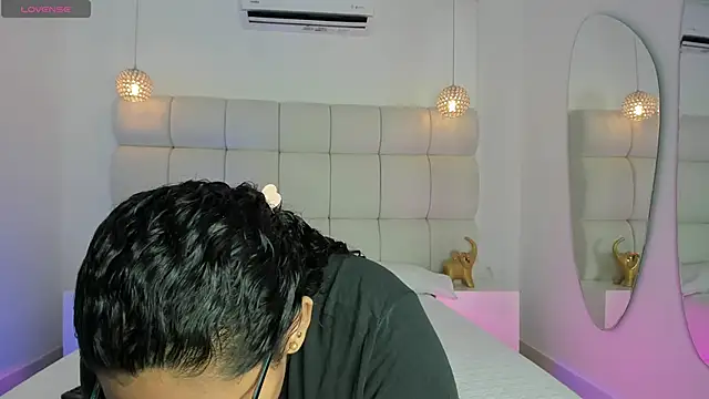 Snapshot of DanielleEvans_ chatting on 11/22/25, 11:31 DanielleEvans online show from 11/22/25, 11:31