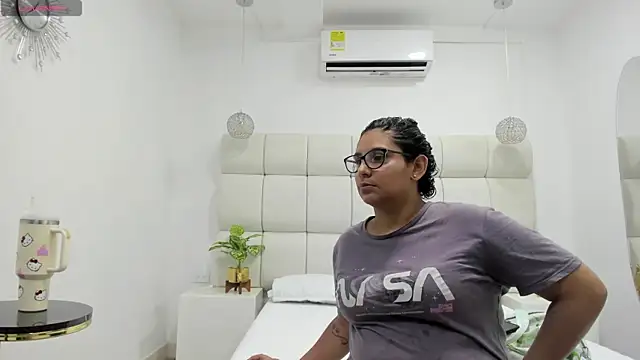 Snapshot of DanielleEvans_ chatting on 11/27/25, 11:23 DanielleEvans online show from 11/27/25, 11:23