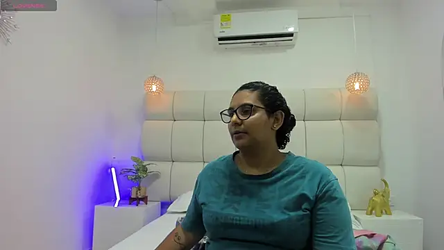 Snapshot of DanielleEvans_ chatting on 11/28/25, 11:24 DanielleEvans online show from 11/28/25, 11:24