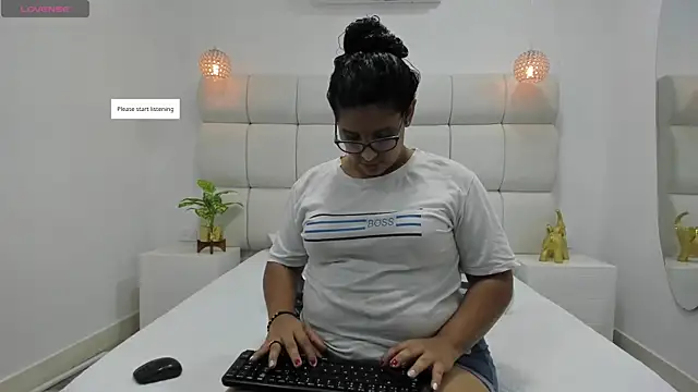 Snapshot of DanielleEvans_ chatting on 11/29/25, 11:24 DanielleEvans online show from 11/29/25, 11:24