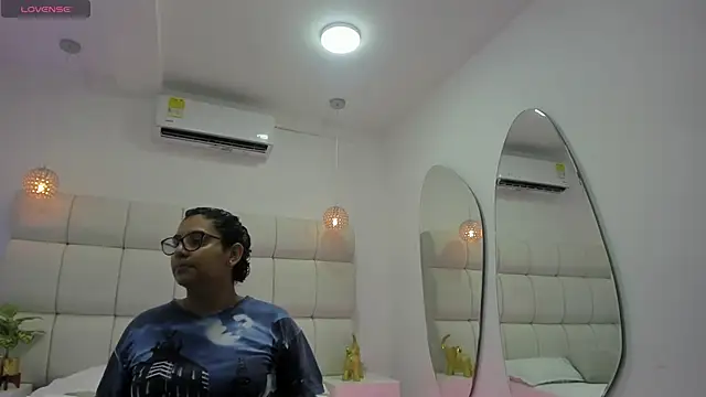 Snapshot of DanielleEvans_ chatting on 11/30/25, 11:14 DanielleEvans online show from 11/30/25, 11:14