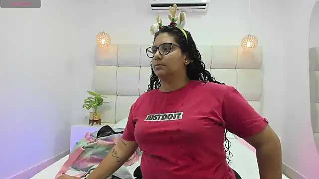 Snapshot of DanielleEvans_ chatting on 12/01/25, 11:26 DanielleEvans online show from 12/01/25, 11:26