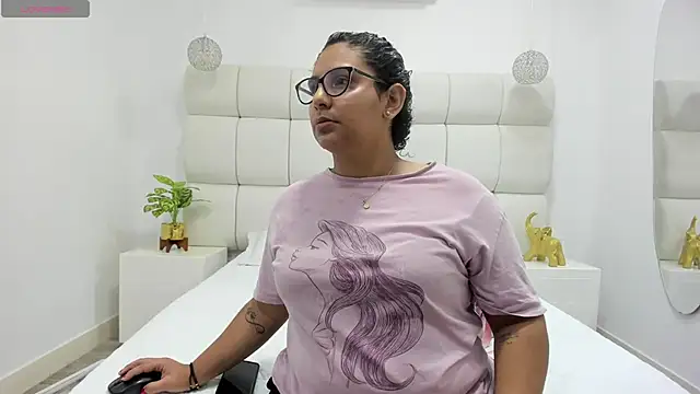 Snapshot of DanielleEvans_ chatting on 12/02/25, 11:26 DanielleEvans online show from 12/02/25, 11:26