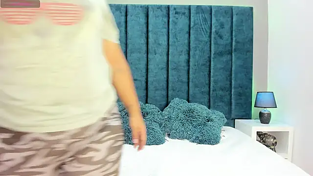 Snapshot of DanielleEvans_ chatting on 12/04/25, 11:19 DanielleEvans online show from 12/04/25, 11:19