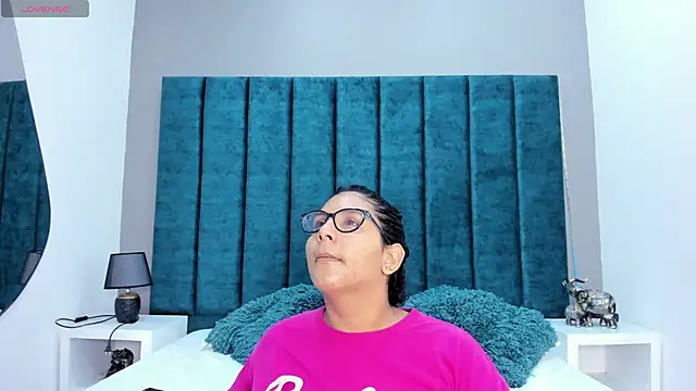 Snapshot of DanielleEvans_ chatting on 12/14/25, 11:15 DanielleEvans online show from 12/14/25, 11:15