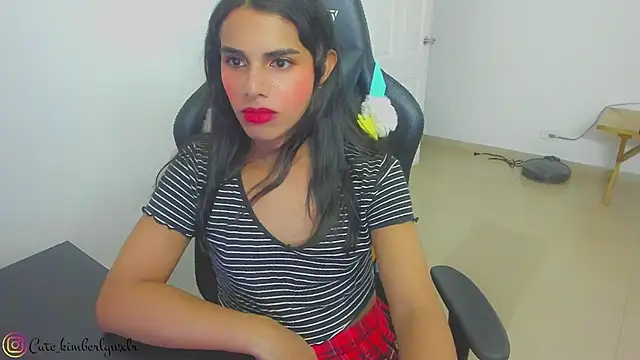 Snapshot of Kim_Wexler chatting on 02/07/25, 04:37 Kim Wexler online show from 02/07/25, 04:37