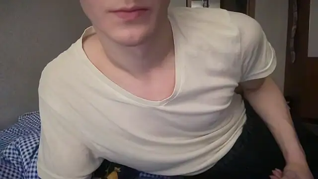 Snapshot of Lamonteik chatting on 10/27/25, 03:27 Lamonteik online show from 10/27/25, 03:27