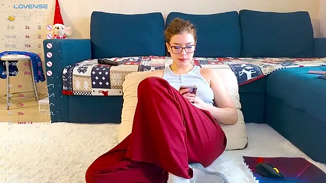 Snapshot of Love_plat1na chatting on 01/20/25, 09:35 Love plat1na online show from 01/20/25, 09:35