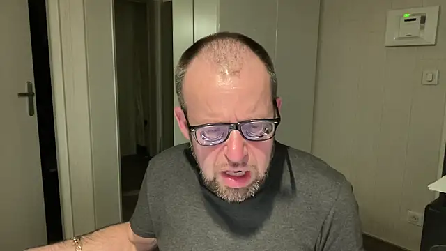 FABIOGLASSES online show from 04/17/26, 07:50