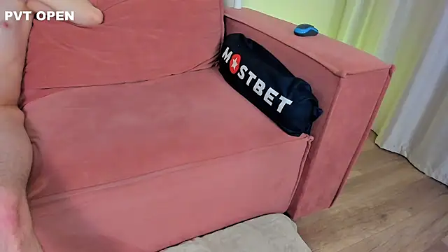 Snapshot of hlopushkahouse chatting on 12/21/24, 07:49 hlopushkahouse online show from 12/21/24, 07:49