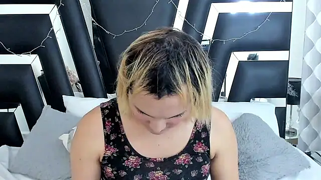 Snapshot of katya_kozlov chatting on 03/02/25, 04:07 katya kozlov online show from 03/02/25, 04:07