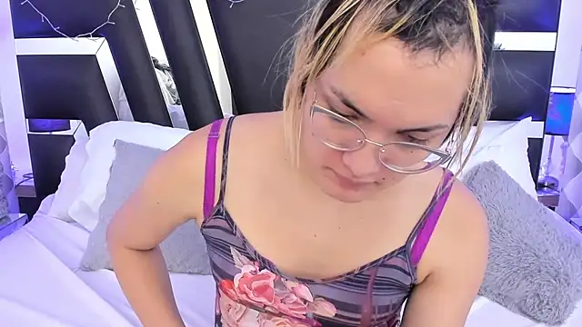 Snapshot of katya_kozlov chatting on 03/08/25, 06:10 katya kozlov online show from 03/08/25, 06:10