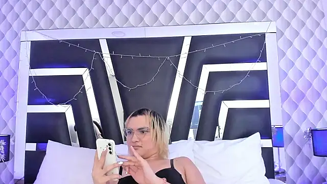 Snapshot of katya_kozlov chatting on 03/16/25, 06:09 katya kozlov online show from 03/16/25, 06:09