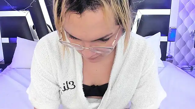 Snapshot of katya_kozlov chatting on 03/17/25, 09:44 katya kozlov online show from 03/17/25, 09:44