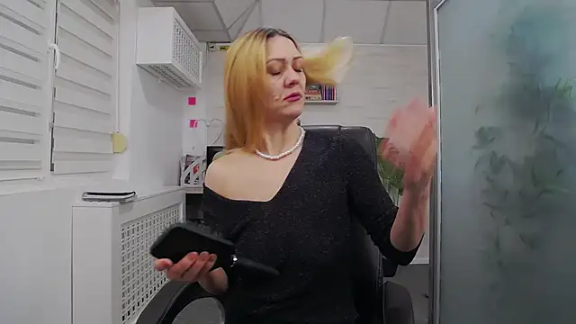 EllaMilf  online show from 11/12/25, 01:33