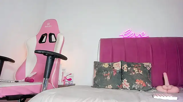 Valentinamolina  online show from 06/26/26, 08:02