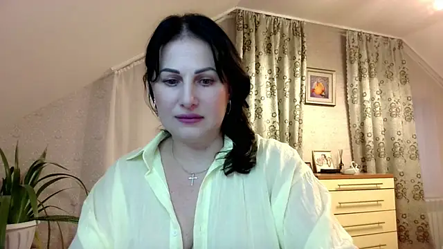 Snapshot of _sarairiti chatting on 10/12/25, 11:53 sarairiti online show from 10/12/25, 11:53