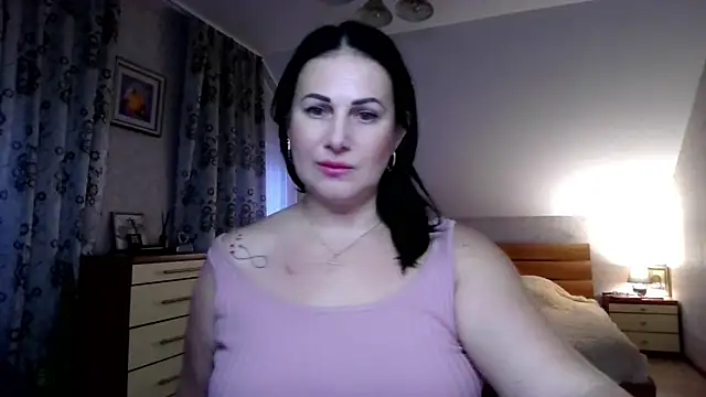 Snapshot of _sarairiti chatting on 11/25/25, 11:10 sarairiti online show from 11/25/25, 11:10