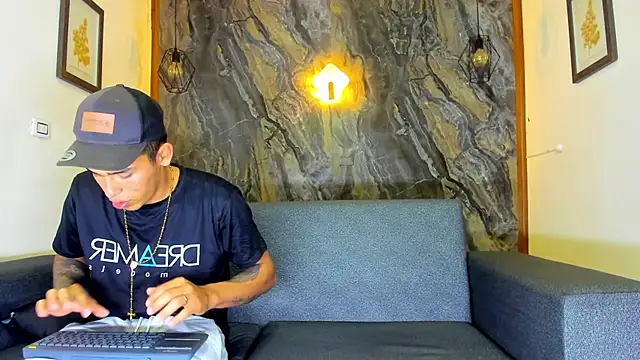 Snapshot of yeckodream chatting on 02/21/25, 03:45 yeckodream online show from 02/21/25, 03:45