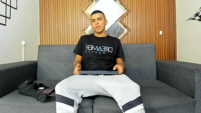 Snapshot of yeckodream chatting on 03/10/25, 03:45 yeckodream online show from 03/10/25, 03:45