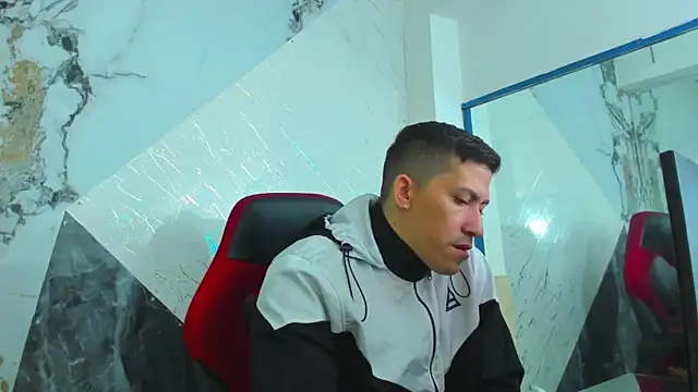 Snapshot of yeckodream chatting on 11/28/25, 05:43 yeckodream online show from 11/28/25, 05:43