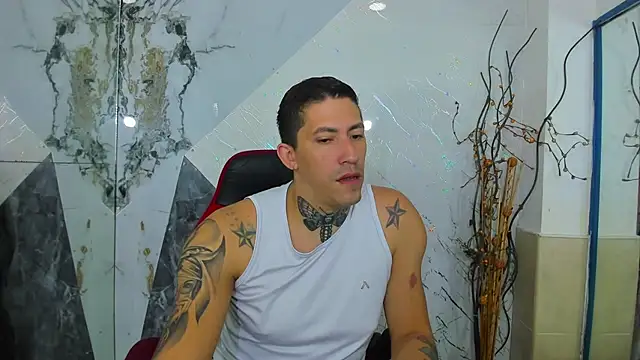 Snapshot of yeckodream chatting on 12/15/25, 04:39 yeckodream online show from 12/15/25, 04:39