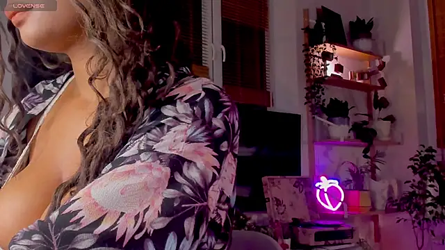 Snapshot of Ana_Peachy_ chatting on 12/17/24, 11:16 Ana Peachy  online show from 12/17/24, 11:16