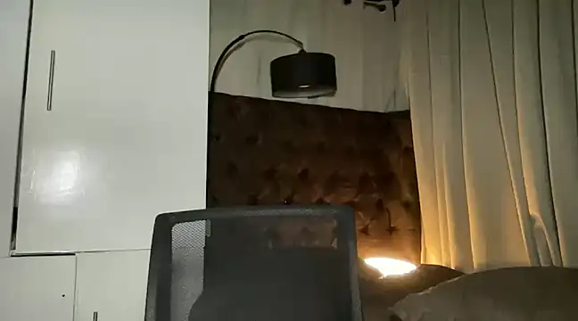 Snapshot of Lilly_cruz chatting on 12/11/24, 08:28 Lilly cruz online show from 12/11/24, 08:28